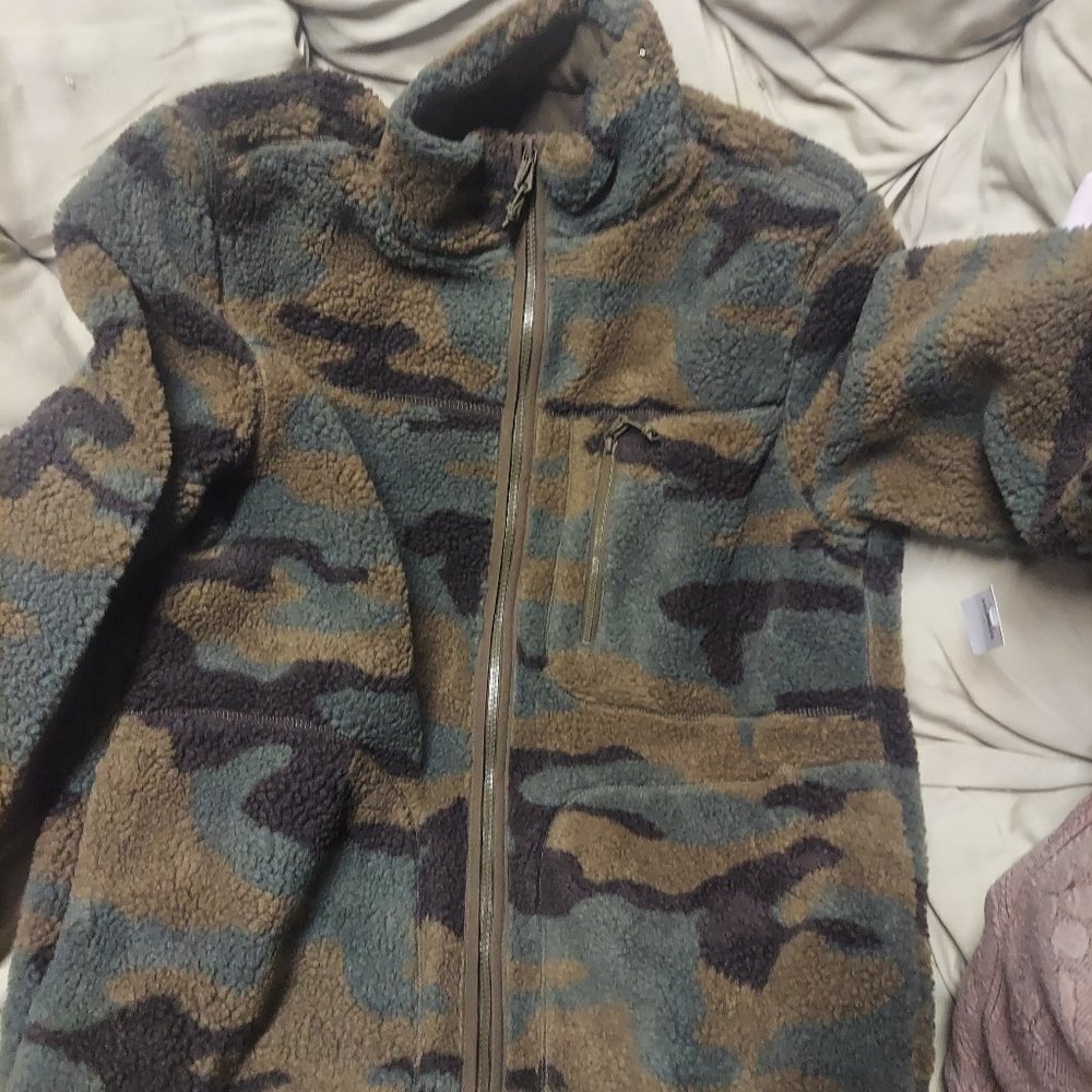 Brand New Men's Camo Fleece Pullover